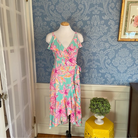 Dresses & Skirts - Gorgeous Lilly Pulitzer Fontaine Wrap Dress 🌴💗🌴💗